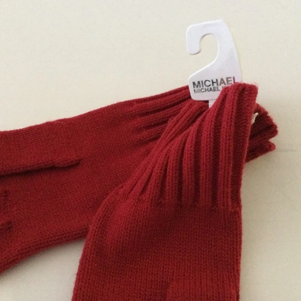 MICHAEL MICHAEL KORS WOMENS KNIT GLOVES WITH GOLD BUTTON DETAIL RED OS NWT